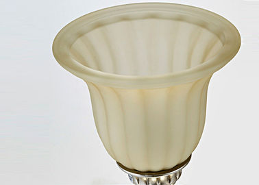Stile italiano del grande candeliere leggero decorativo del ferro battuto 9 retro con metallo e vetro