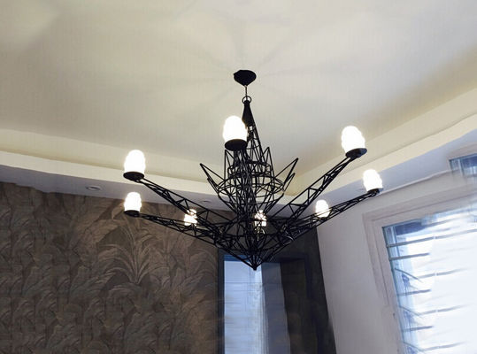 Candelieri moderni enormi dell'hotel dei candelieri della torre Eiffel che accendono il candeliere di vetro del nero di 40 W