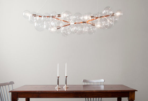 La luce di lampadine di vetro mette insieme i candelieri dell'hotel decorativi con il vostro modo per sala da pranzo