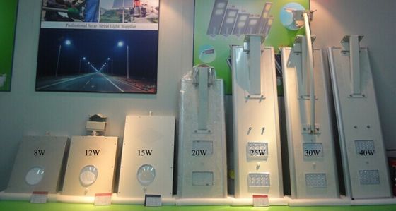 IP65 30W ha integrato le iluminazioni pubbliche all'aperto bianche fresche del LED, iluminazione pubblica alimentata solare del LED