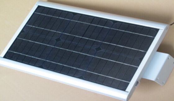 Alte iluminazioni pubbliche solari tutte comprese all'aperto pure di bianco IP66 LED del lume 50W