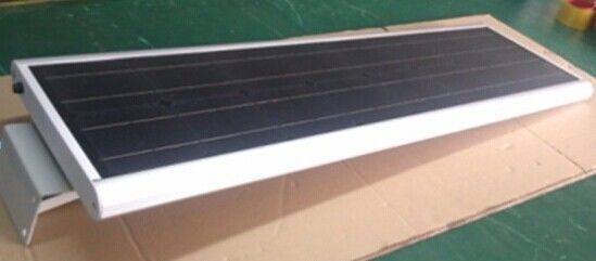 Il risparmio energetico 60W raffredda le iluminazioni pubbliche solari integrate all'aperto bianche di IP66 LED
